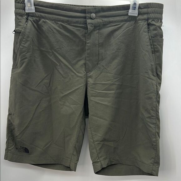 The North Face Green Athletic Shorts Lightweight Design - Picture 1 of 5